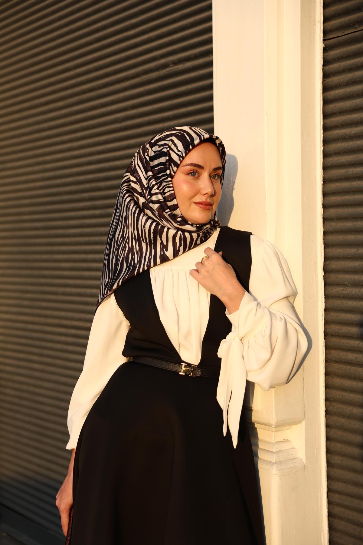 Yeni Sezon Twill İpek Eşarp 11495-02 - İthalesarponline.com - Yeni Sezon Twill İpek Eşarp - Silk Home