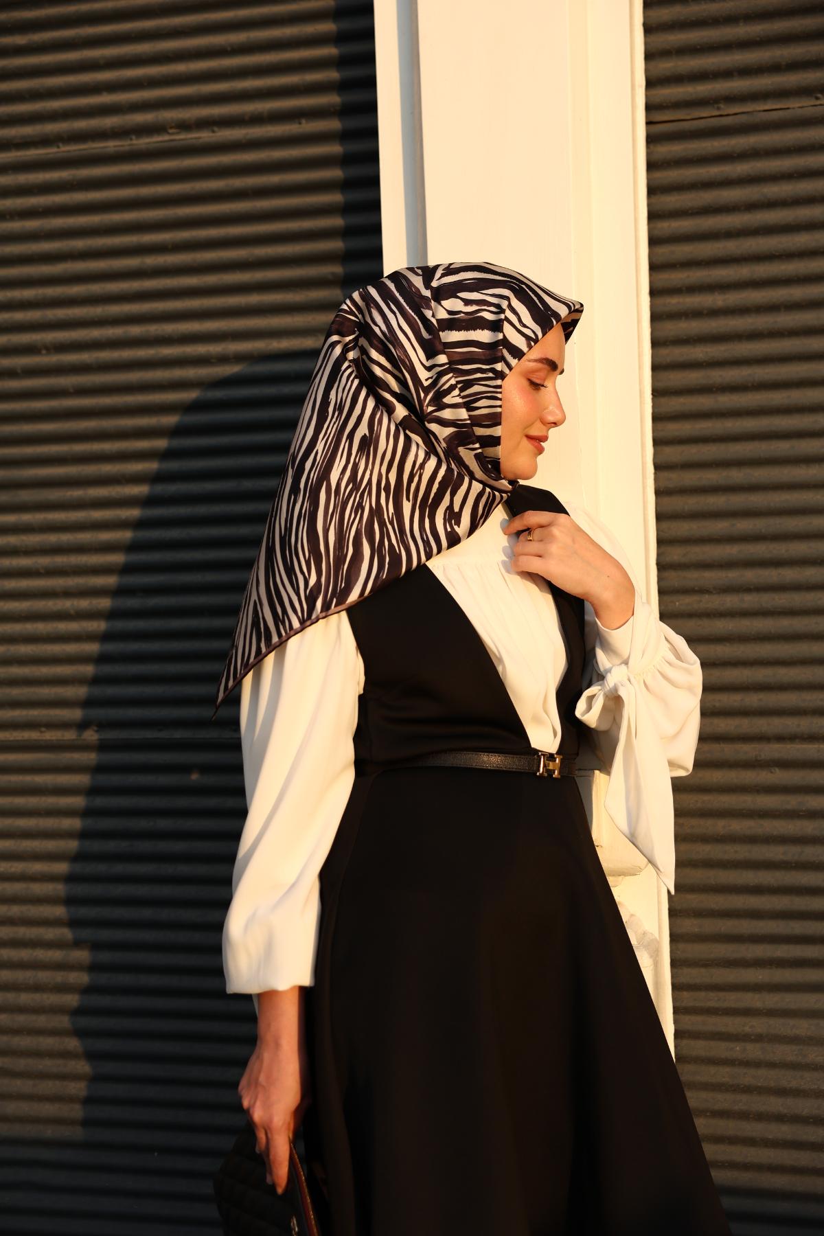 Yeni Sezon Twill İpek Eşarp 11495-02 - İthalesarponline.com - Yeni Sezon Twill İpek Eşarp - Silk Home