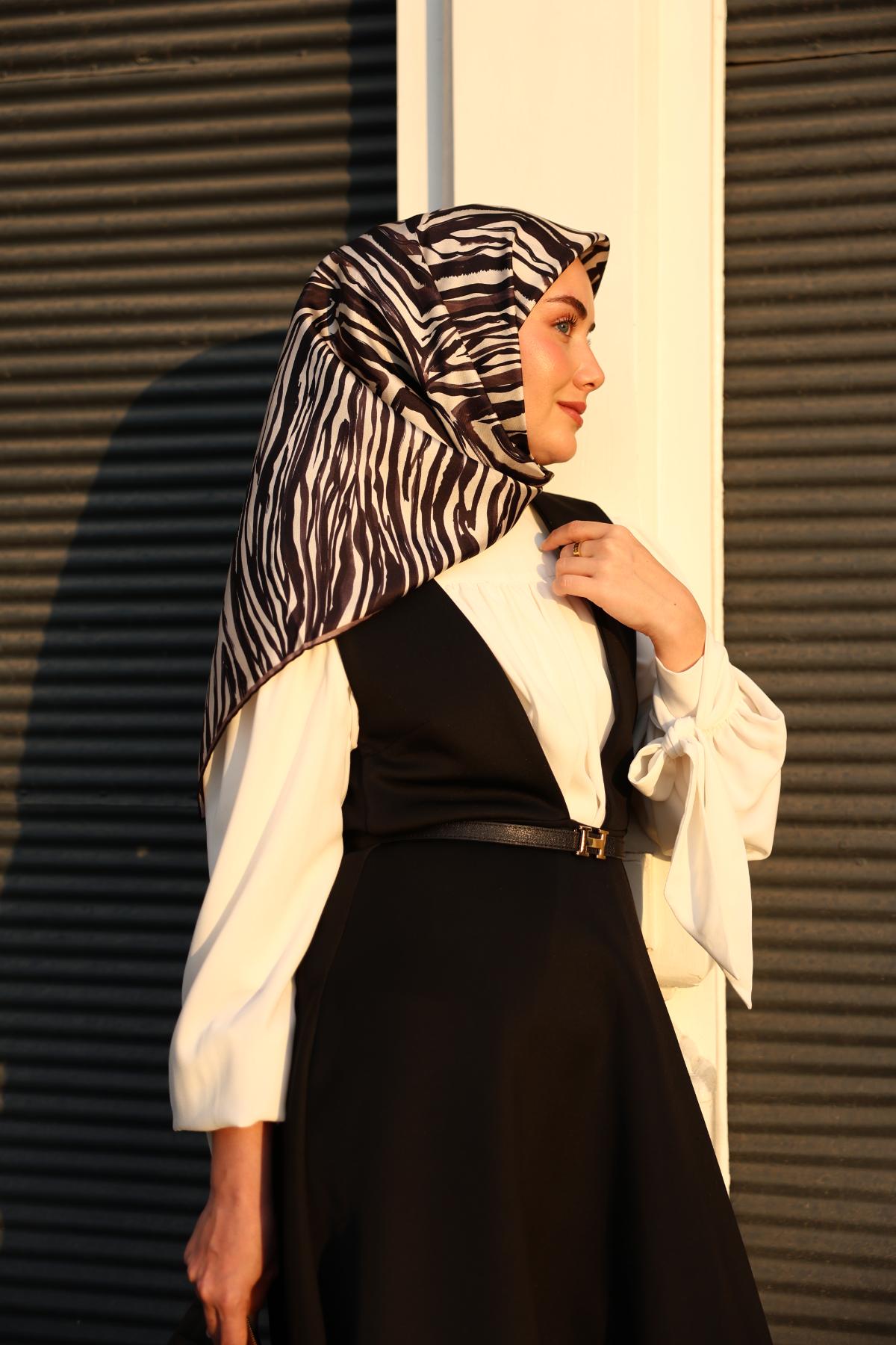 Yeni Sezon Twill İpek Eşarp 11495-02 - İthalesarponline.com - Yeni Sezon Twill İpek Eşarp - Silk Home